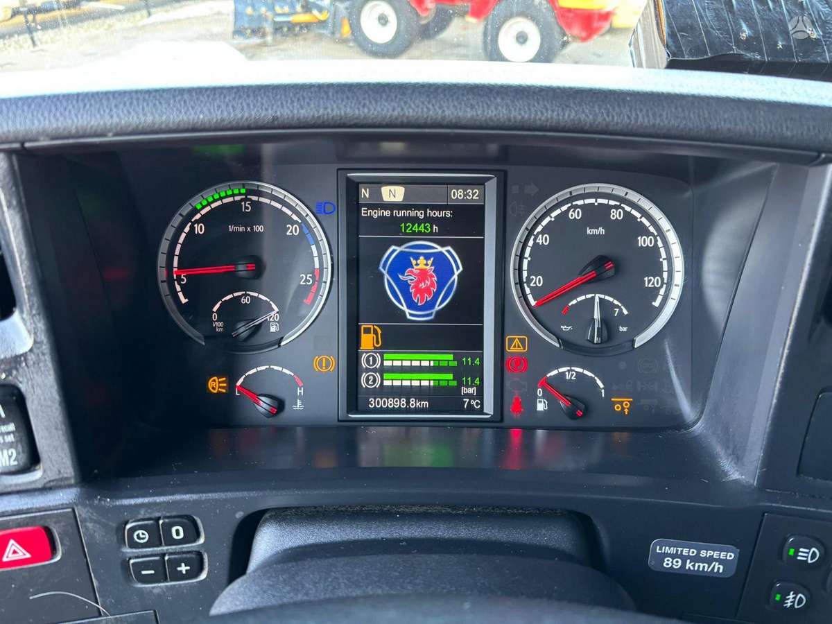 Scania R 450 8x2*6, su kranu