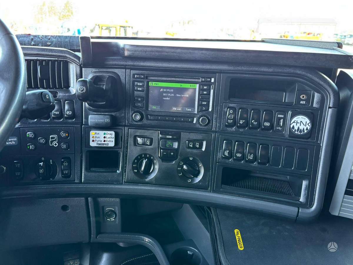 Scania R 450 8x2*6, su kranu