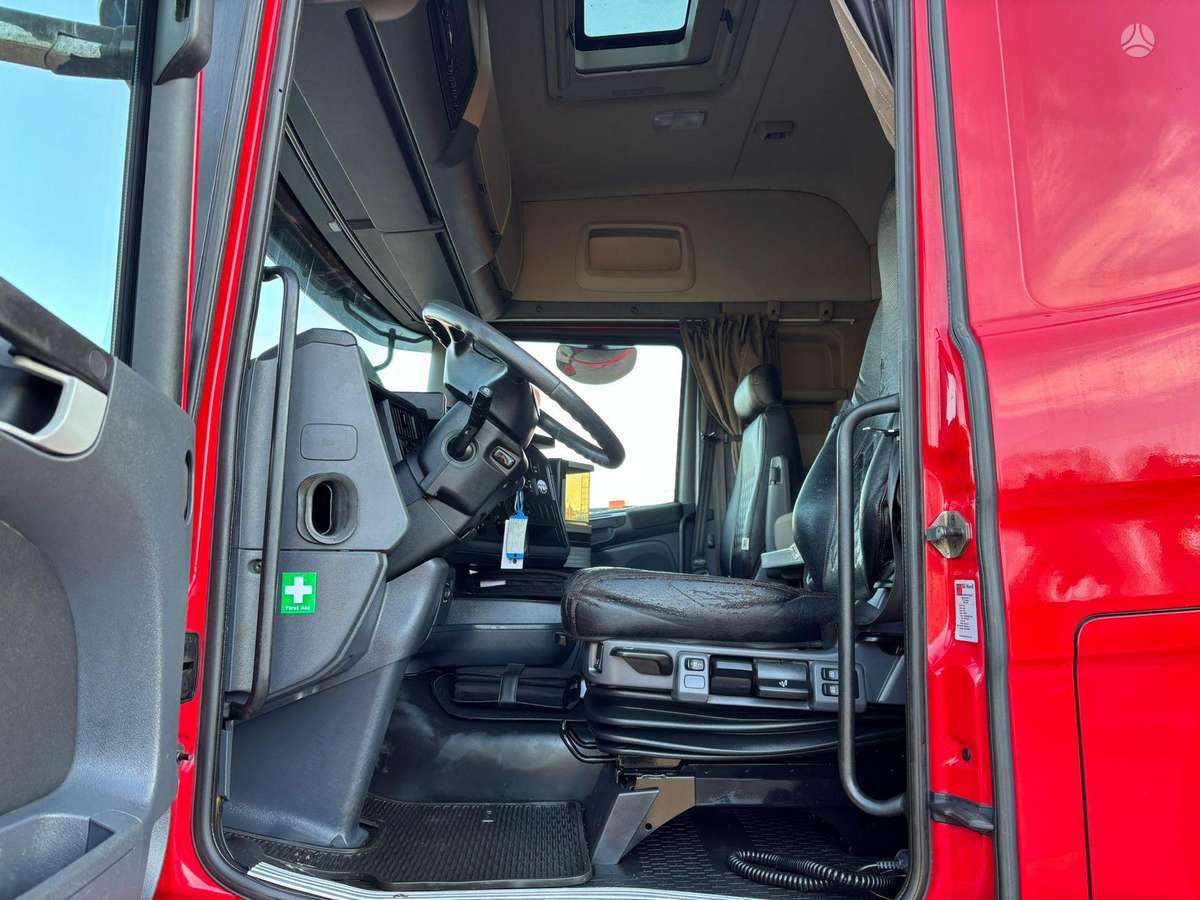 Scania R 450 8x2*6, su kranu