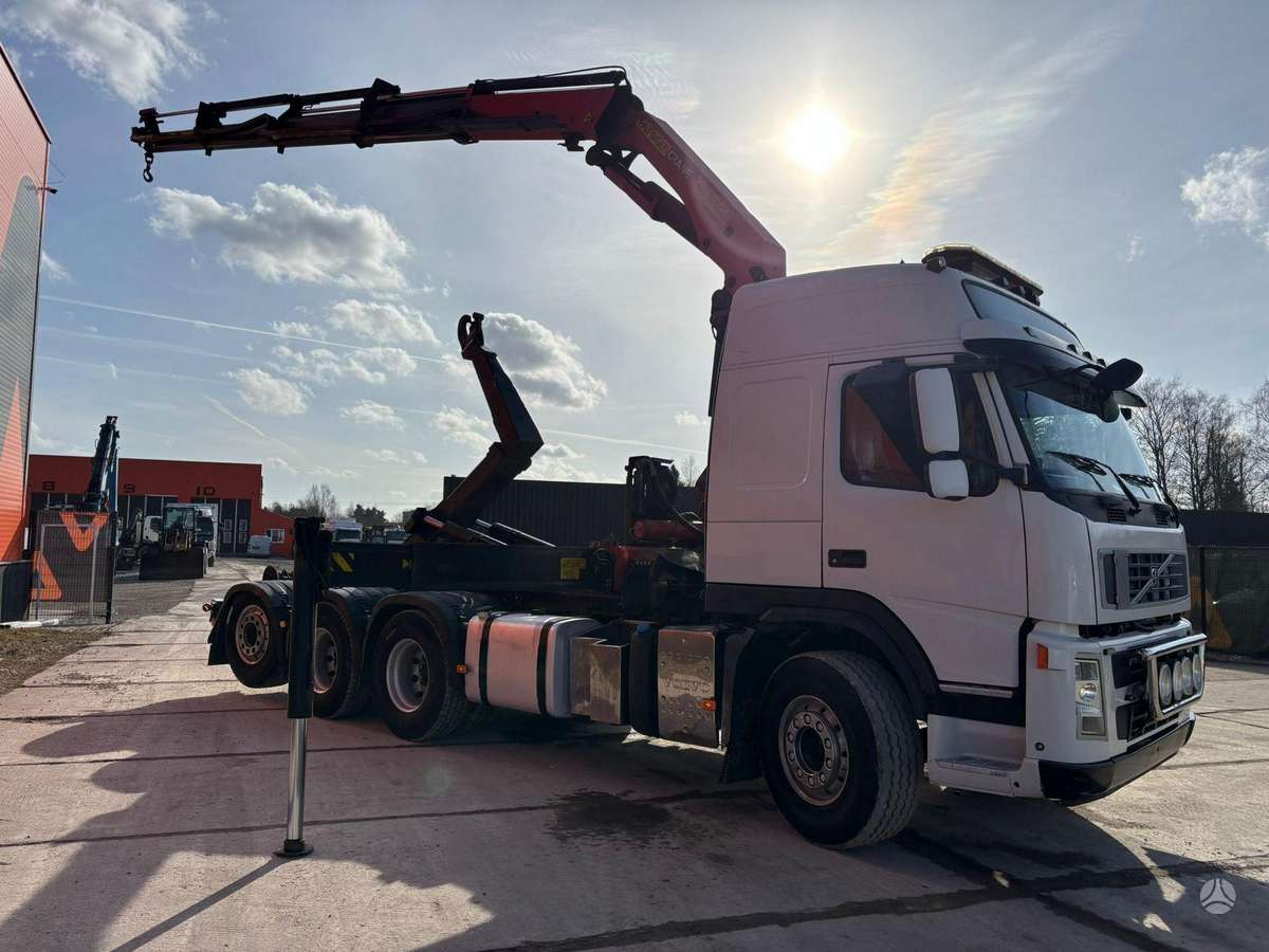 Volvo FM 440 8x4*4, su kranu