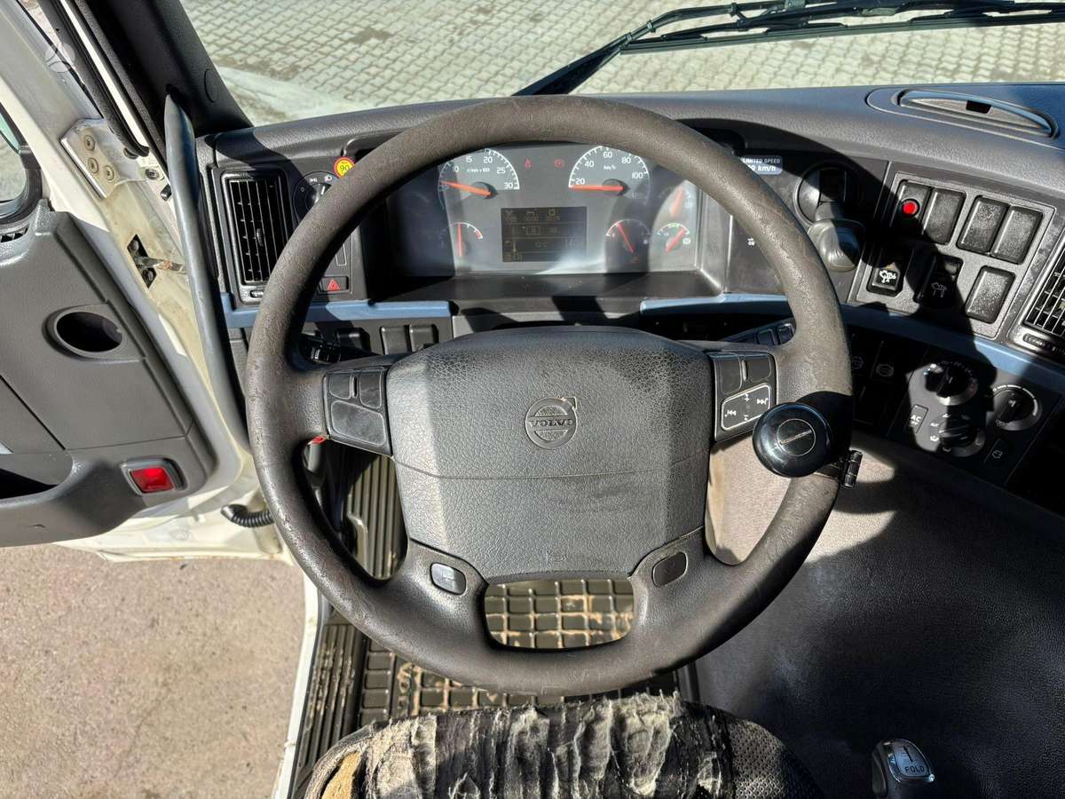 Volvo FM 440 8x4*4, su kranu