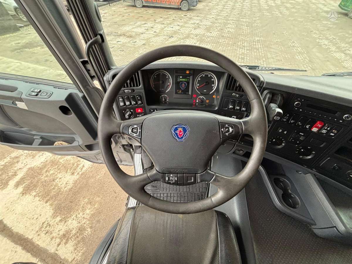 Scania G 440 8x2*6, ar krānu