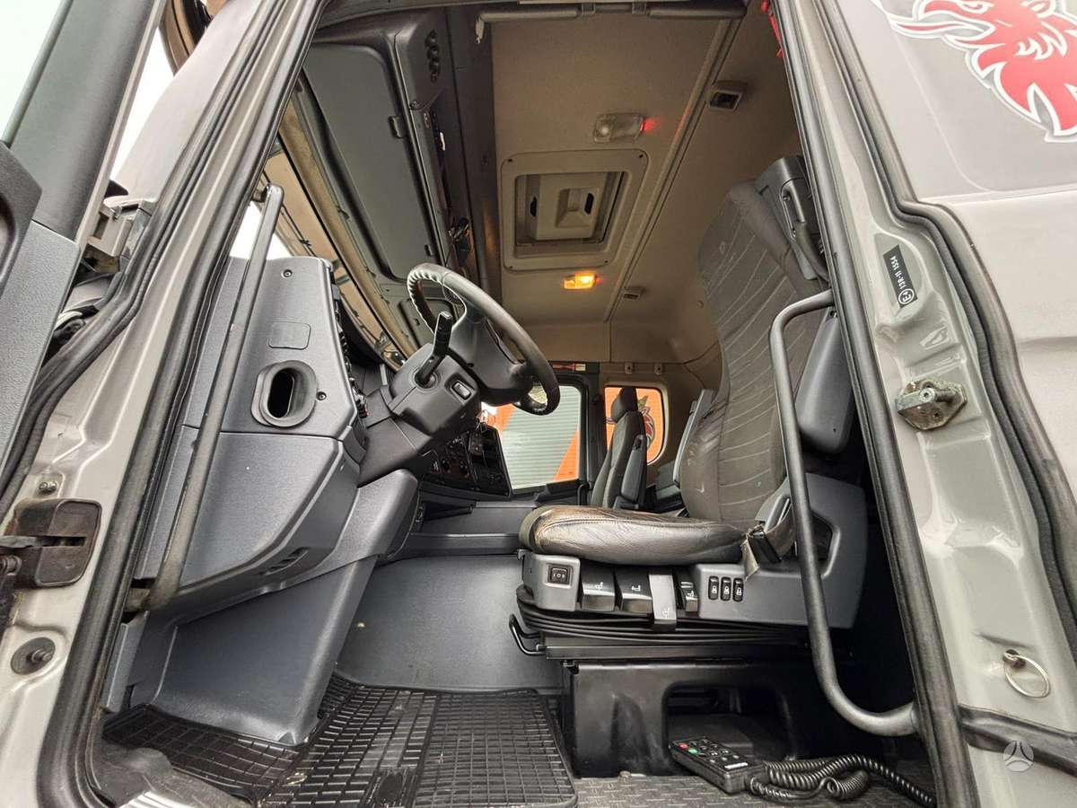 Scania G 440 8x2*6, ar krānu