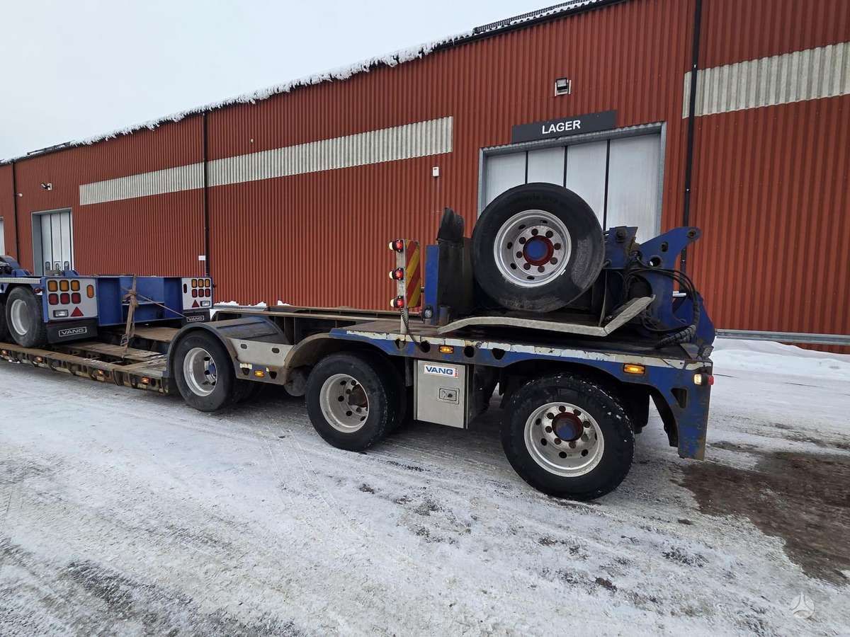 Volvo FH 16 750 8x4+2, single sleeper
