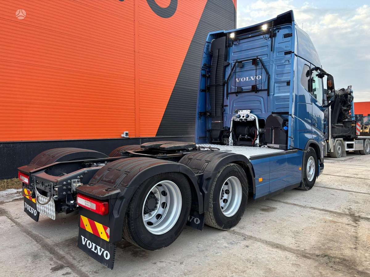 Volvo FH 500 6x2, single sleeper