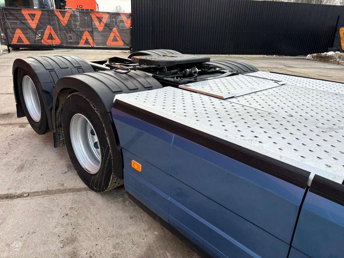 Volvo FH 500 6x2, single sleeper