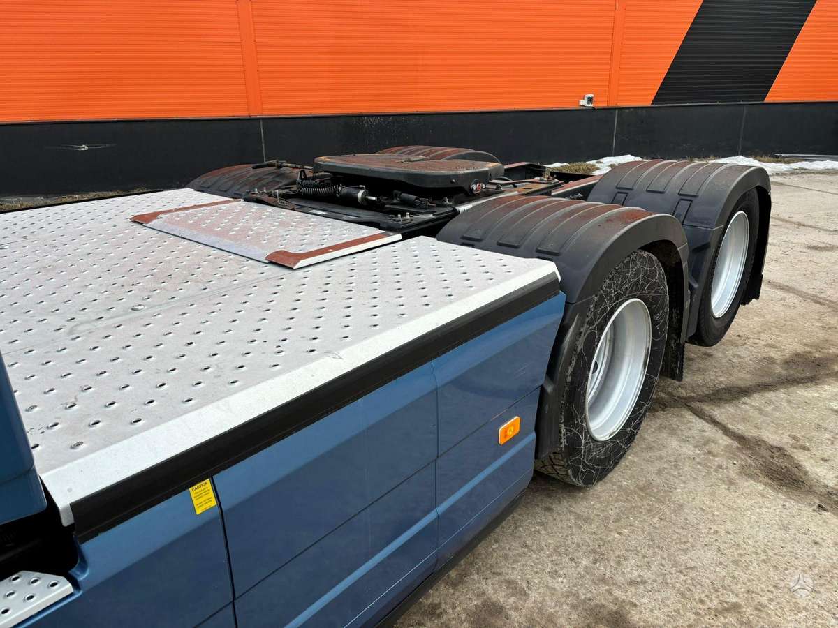 Volvo FH 500 6x2, single sleeper