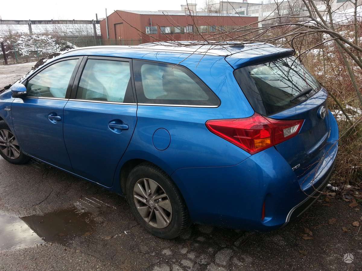 Toyota Auris по частям