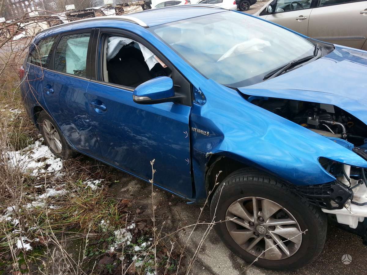 Toyota Auris по частям
