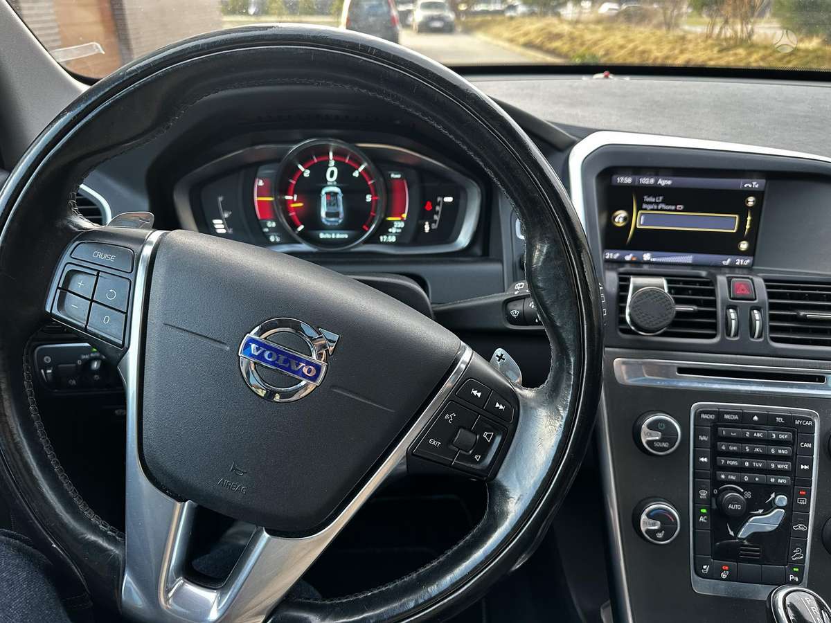 Volvo XC60, 2.4 l., off-road / crossover