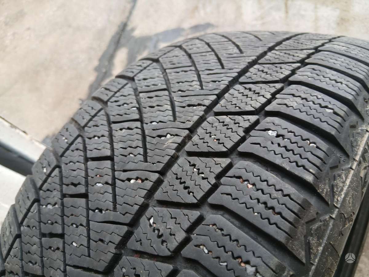 Continental, universalios 225/45 R17