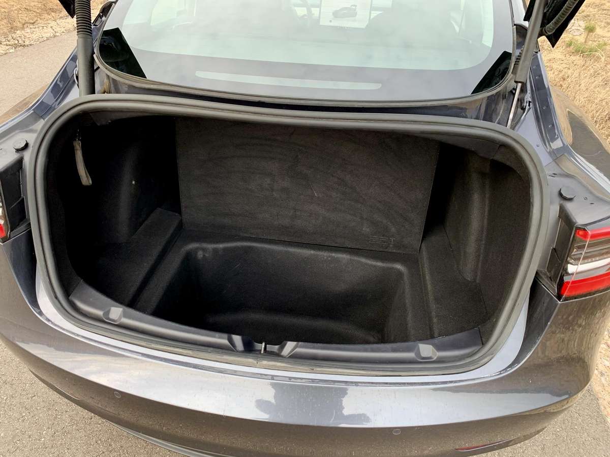 Tesla Model 3, 60 кВт·ч, Седан