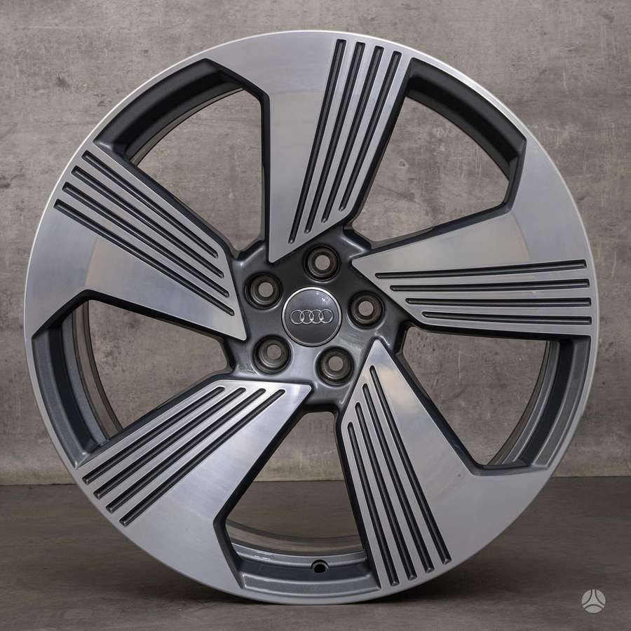 Audi E tron, light alloy, R5