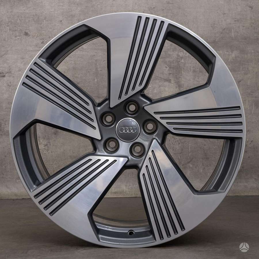 Audi E tron, light alloy, R5