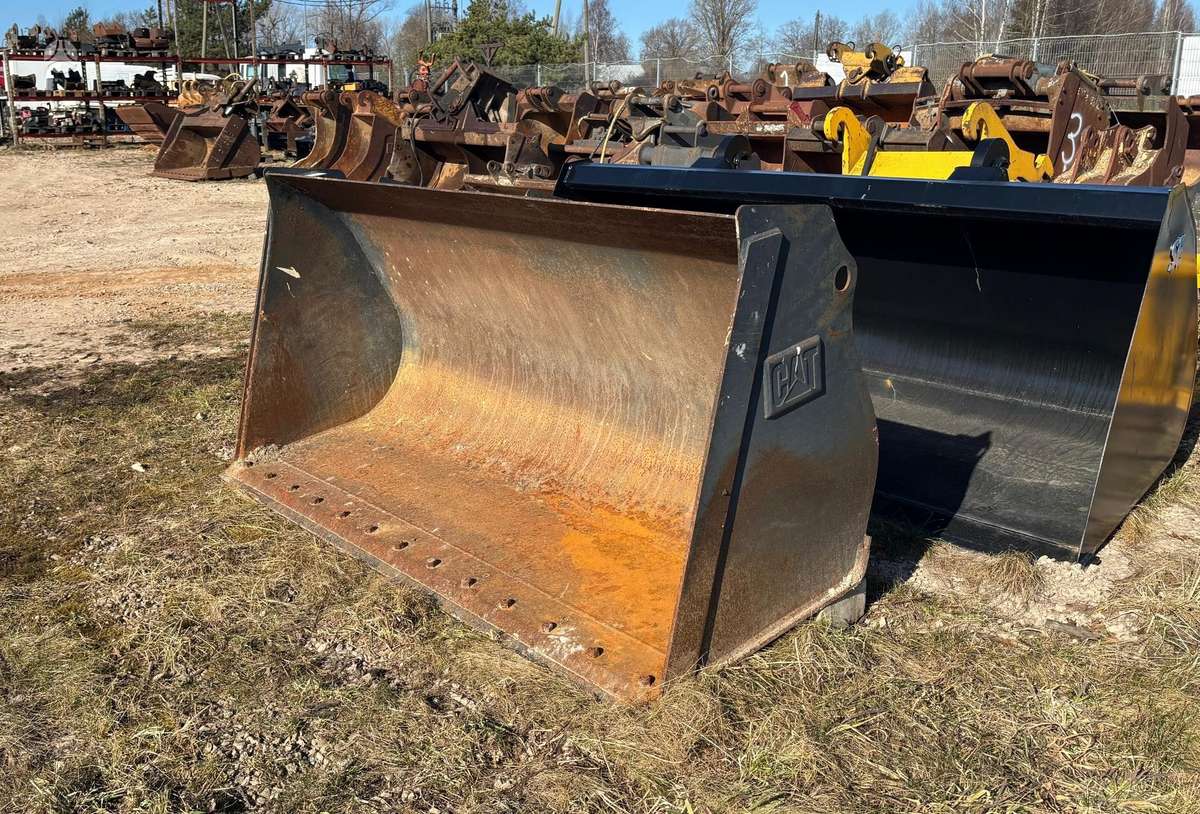 Caterpillar Skid Steer. Bobcat., buckets
