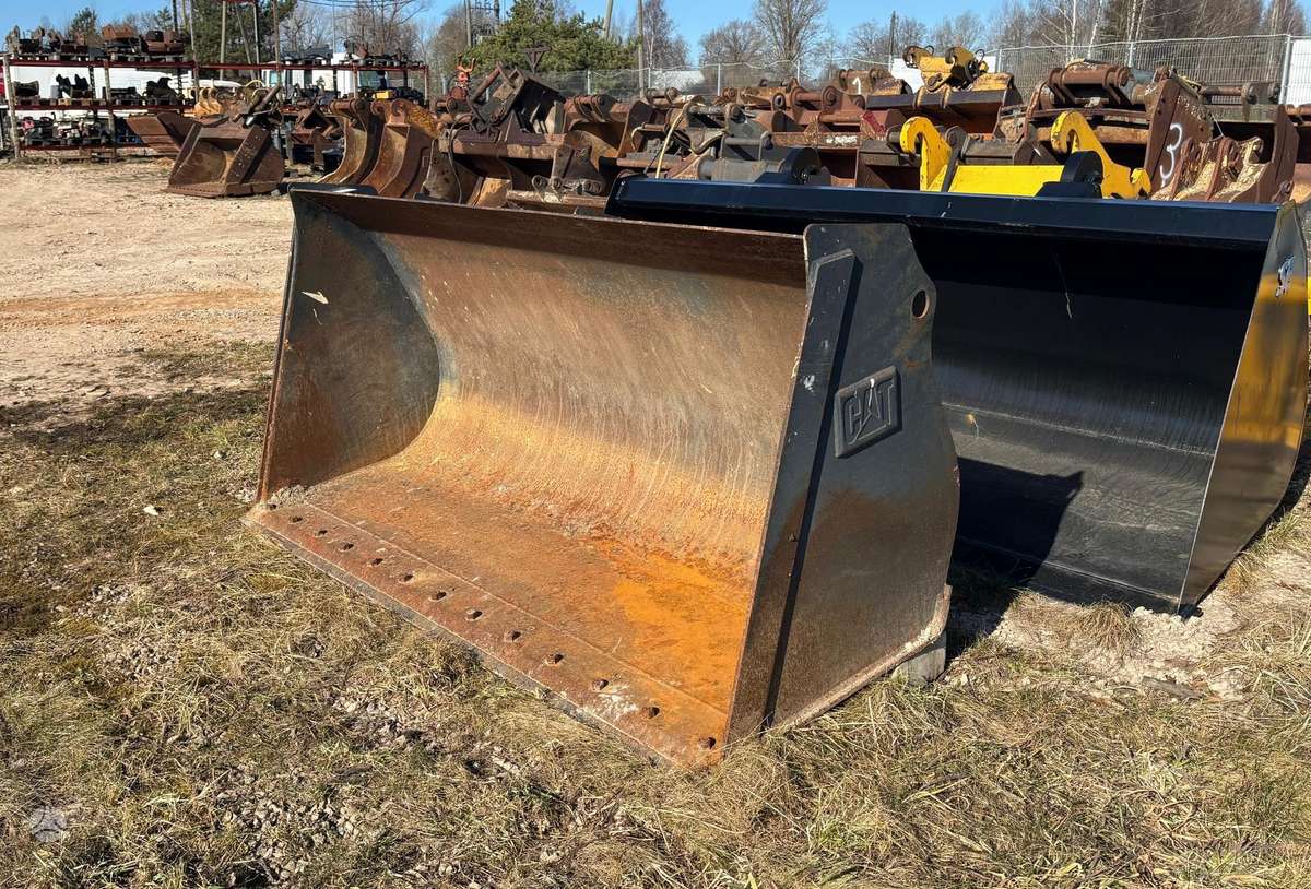 Caterpillar Skid Steer. Bobcat., kaušai