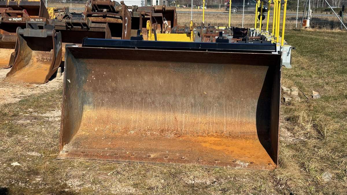 Caterpillar Skid Steer. Bobcat., buckets
