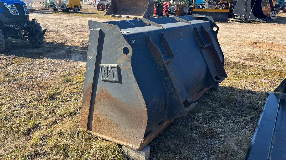 Caterpillar Skid Steer. Bobcat., buckets