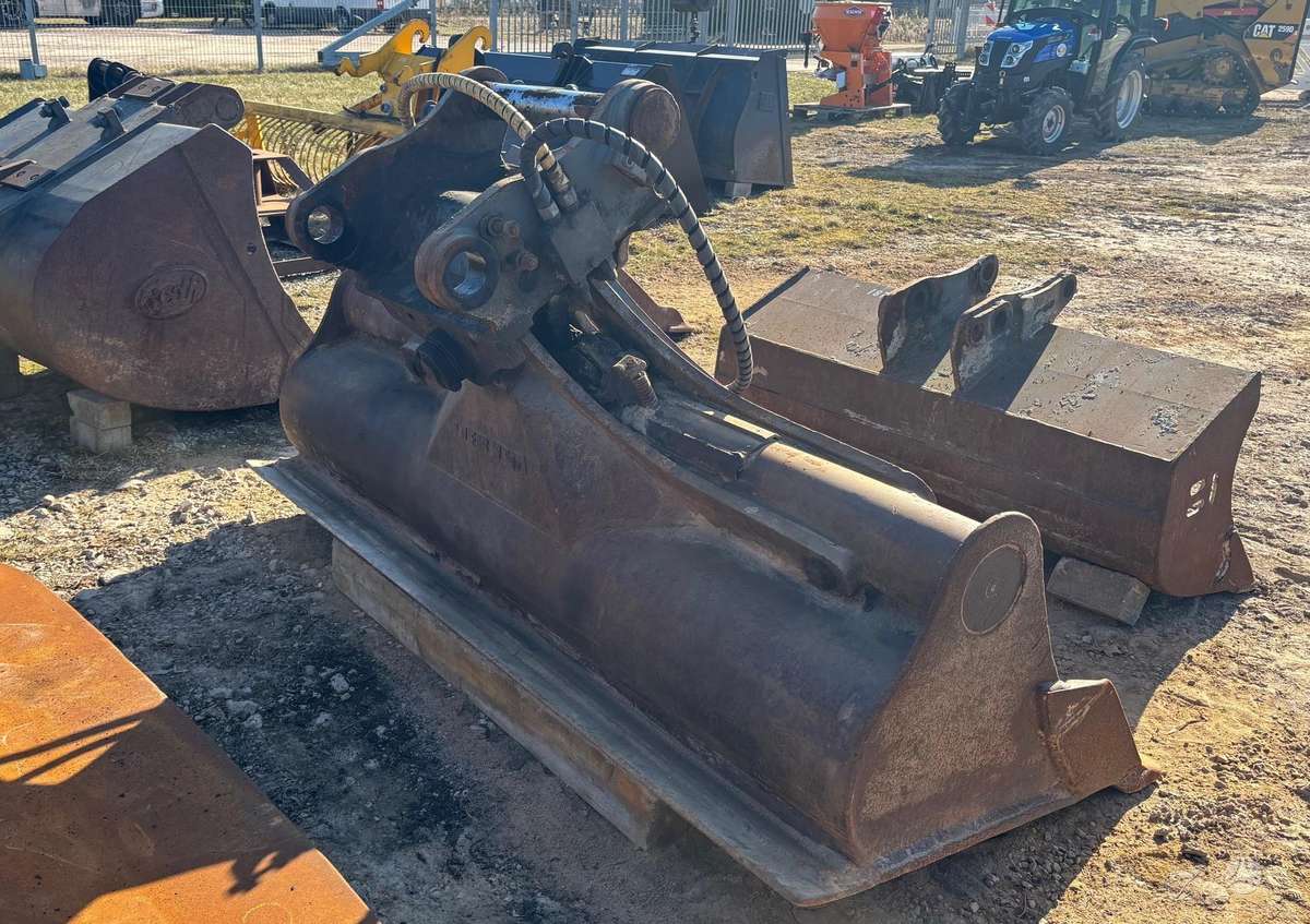 Liebherr SW48, buckets