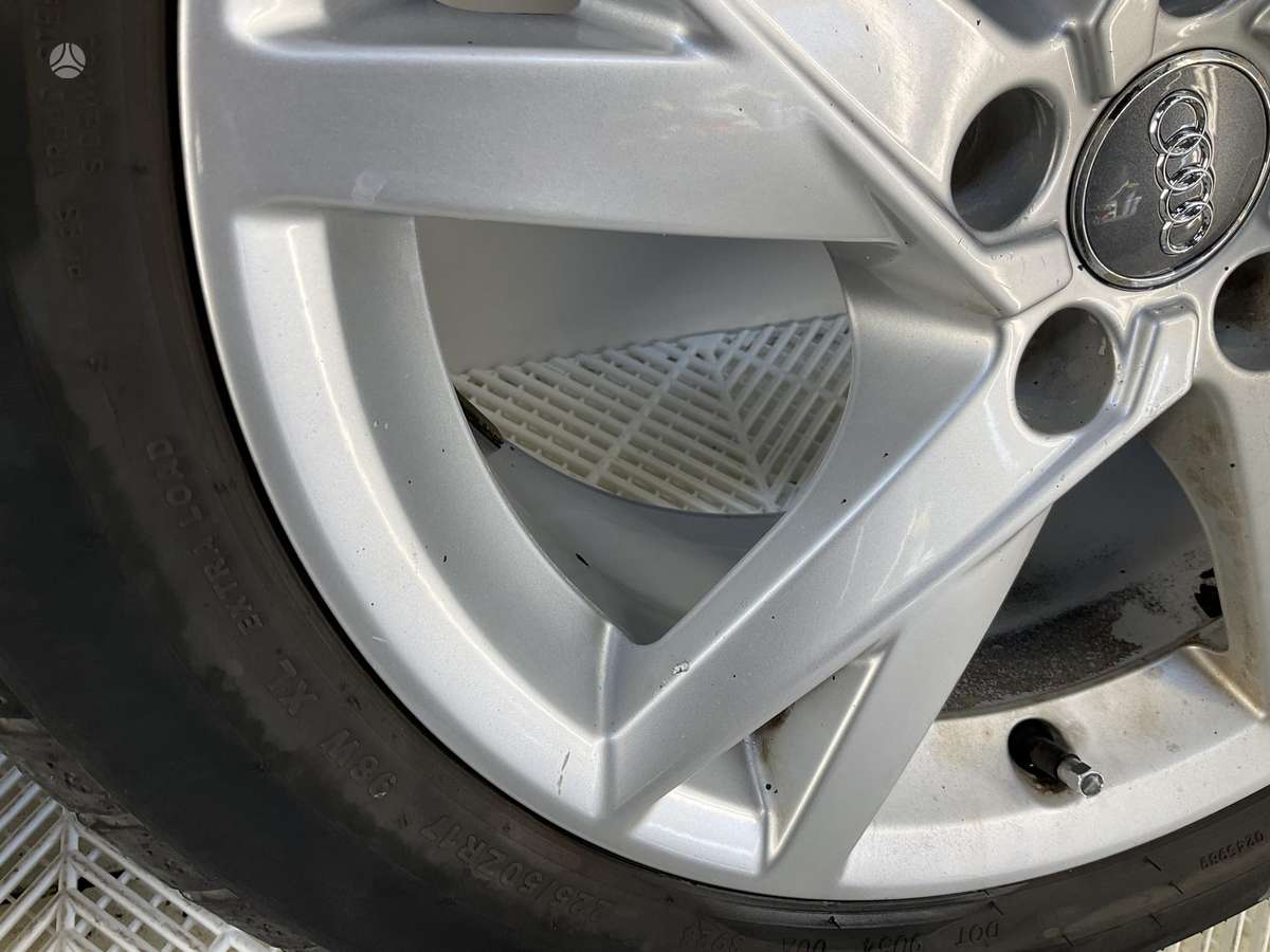 Audi A4 B9, lengvojo lydinio, R17