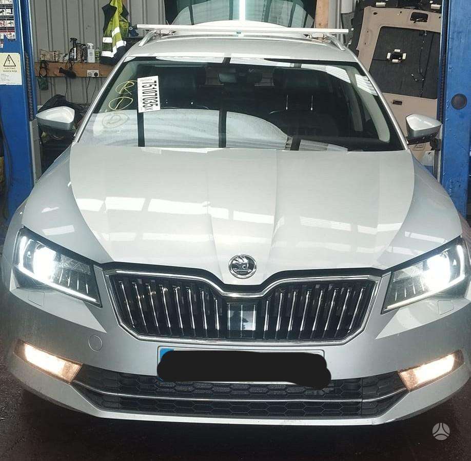 Skoda Superb body parts