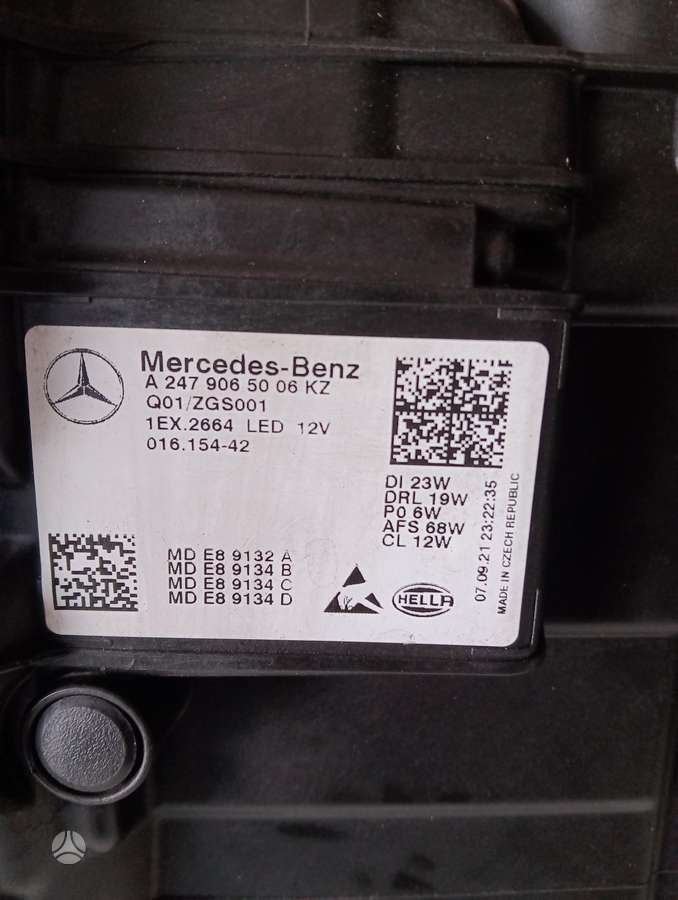 Mercedes-Benz GLA180 lights