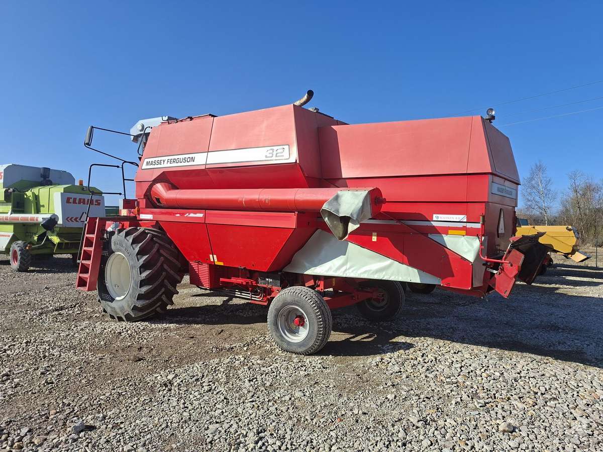 Massey Ferguson 32, combine harvesters