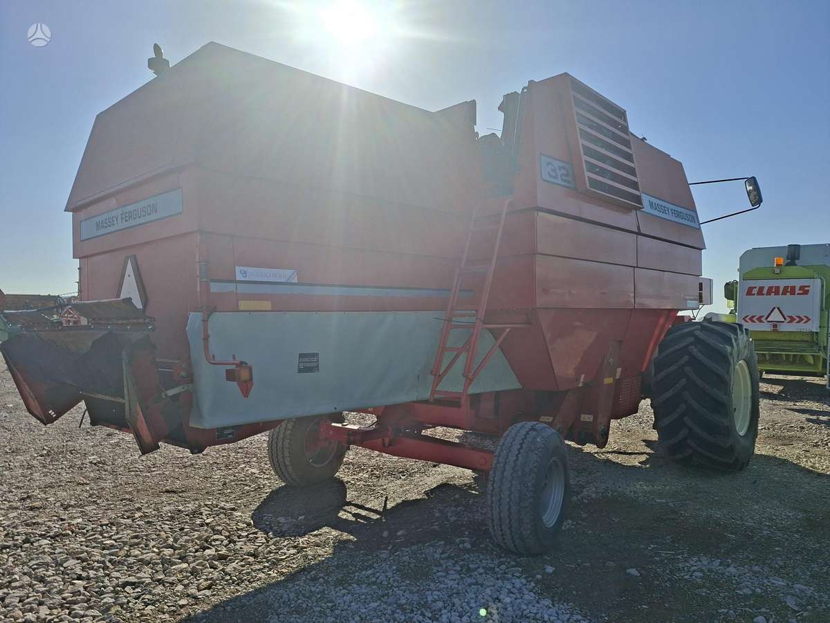 Massey Ferguson 32, combine harvesters