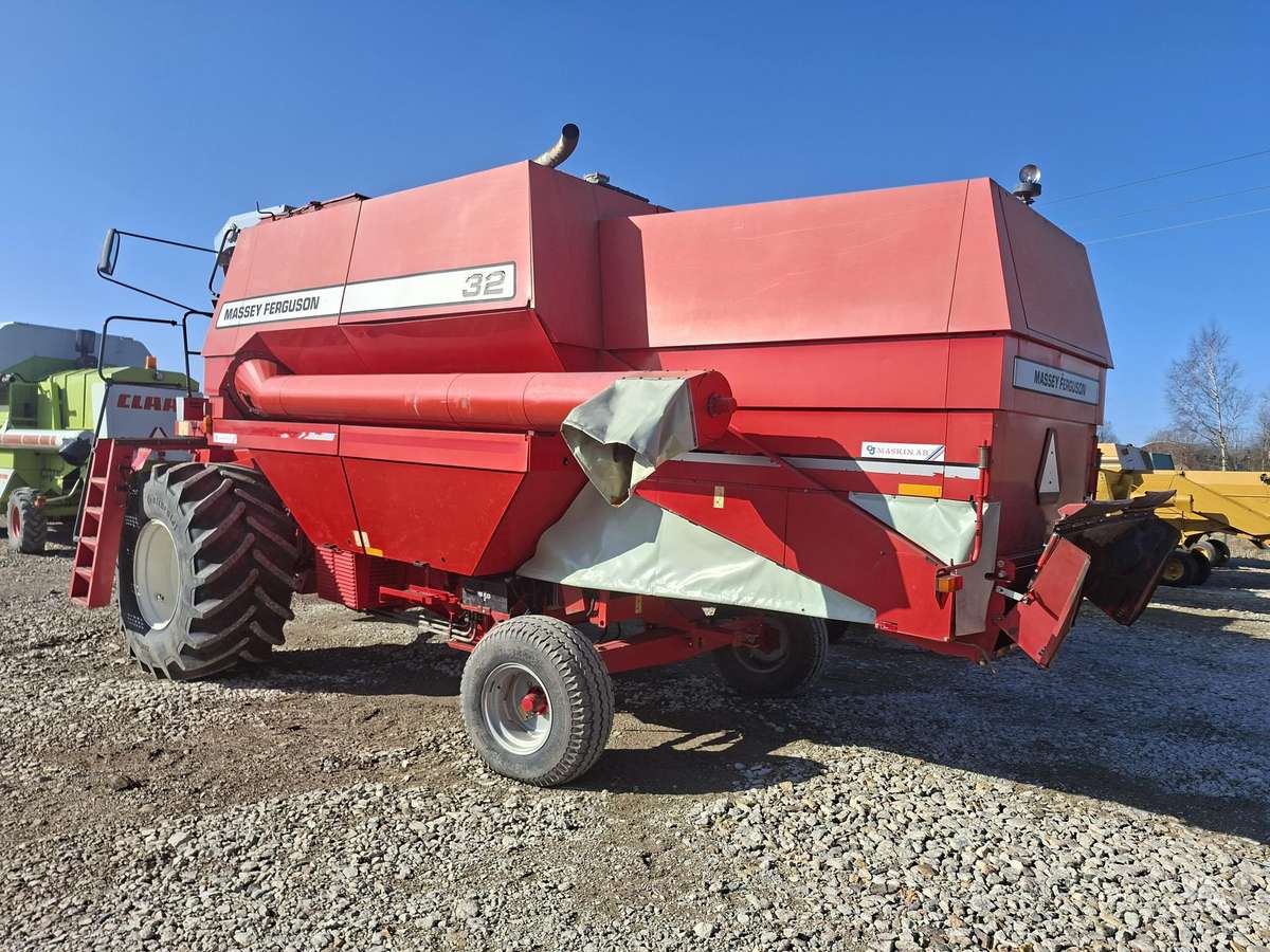 Massey Ferguson 32, combine harvesters