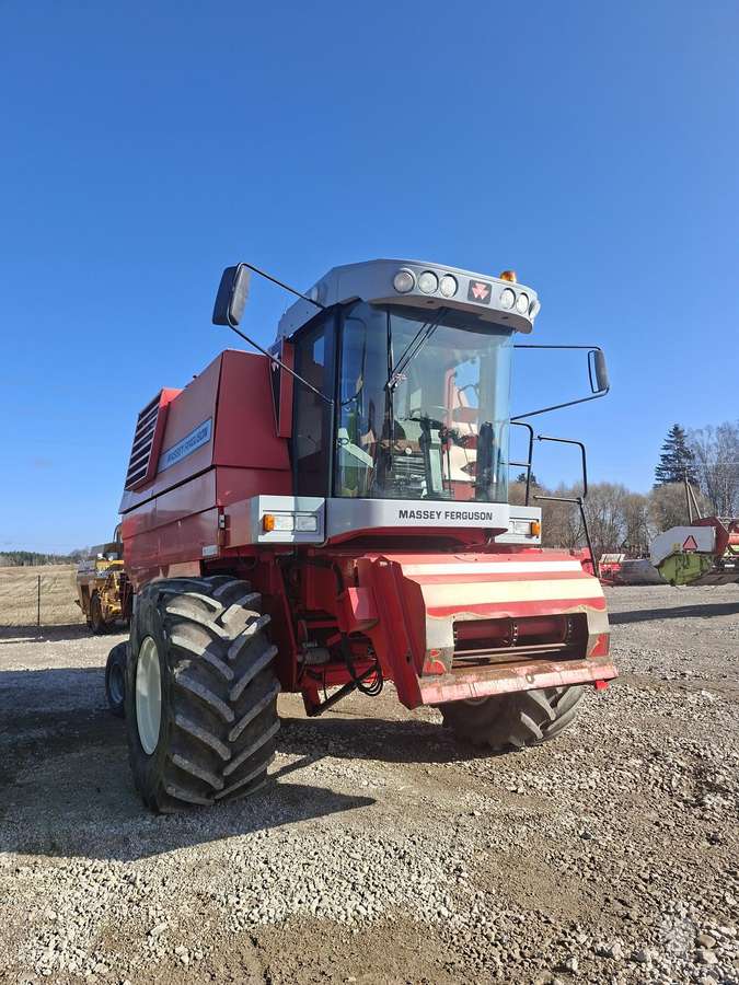 Massey Ferguson 32, combine harvesters