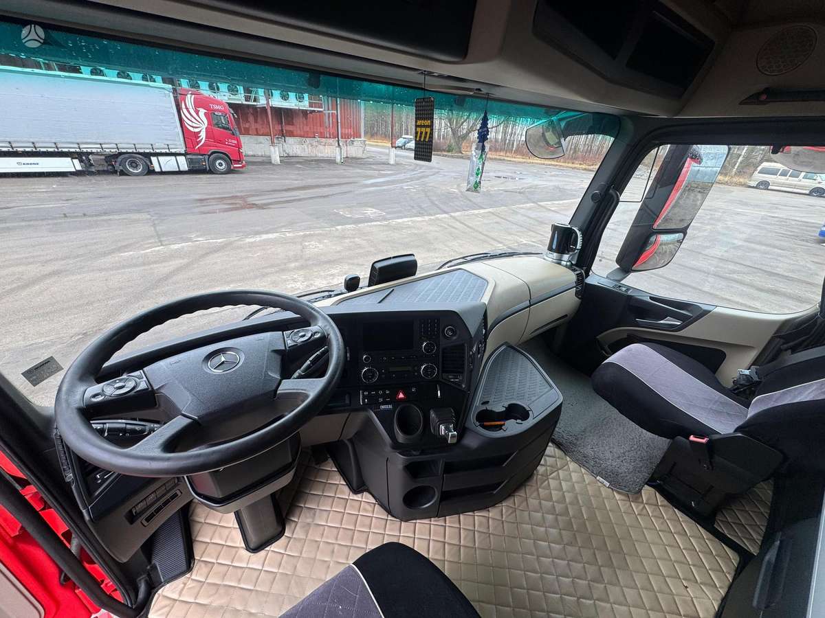 Mercedes-Benz ACTROS, double sleeper