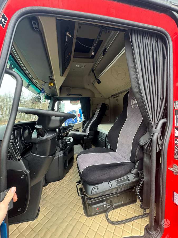 Mercedes-Benz ACTROS, double sleeper