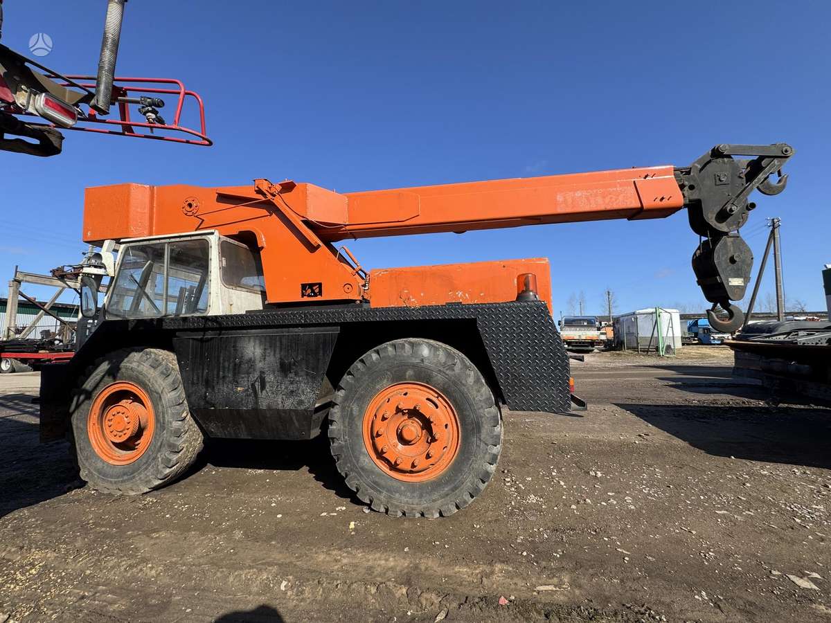 -Kita- JIF 6, crane