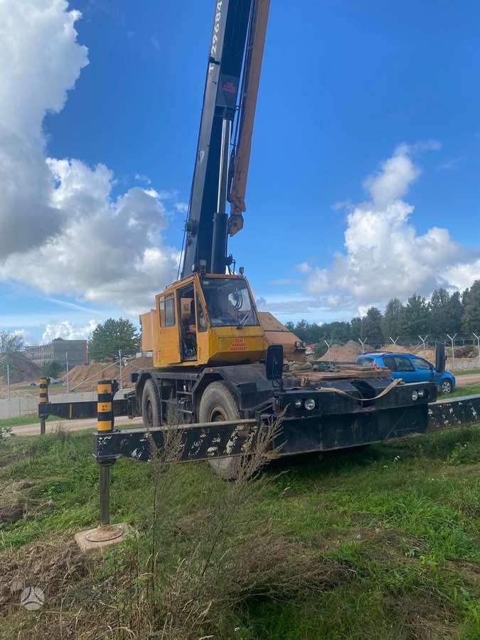 Kobelco RK250, kranai