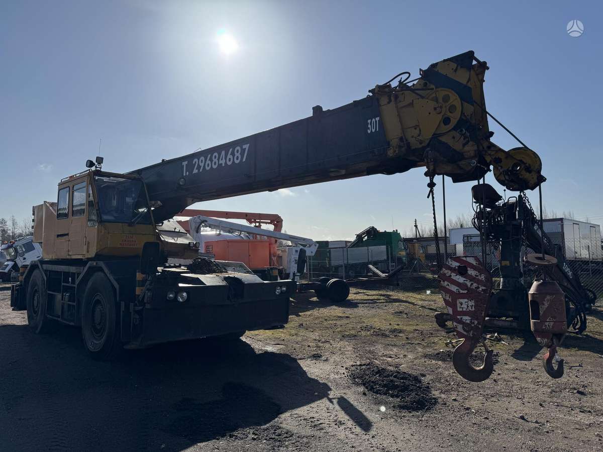 Kobelco RK250, crane