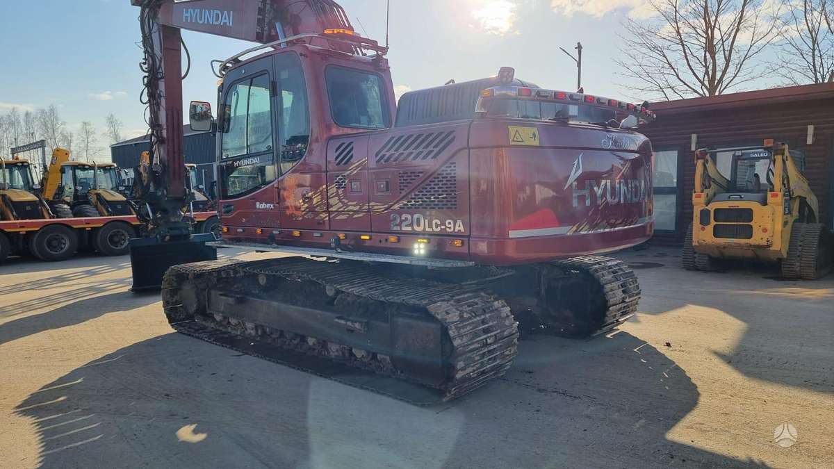 Hyundai Robex 220 LC-9 A + Rototilt, экскаваторы