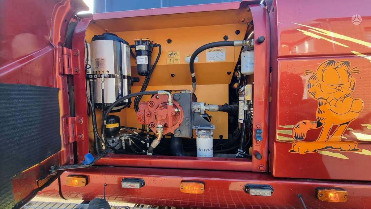 Hyundai Robex 220 LC-9 A + Rototilt, экскаваторы