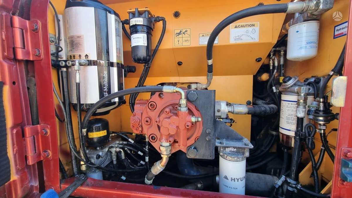 Hyundai Robex 220 LC-9 A + Rototilt, экскаваторы