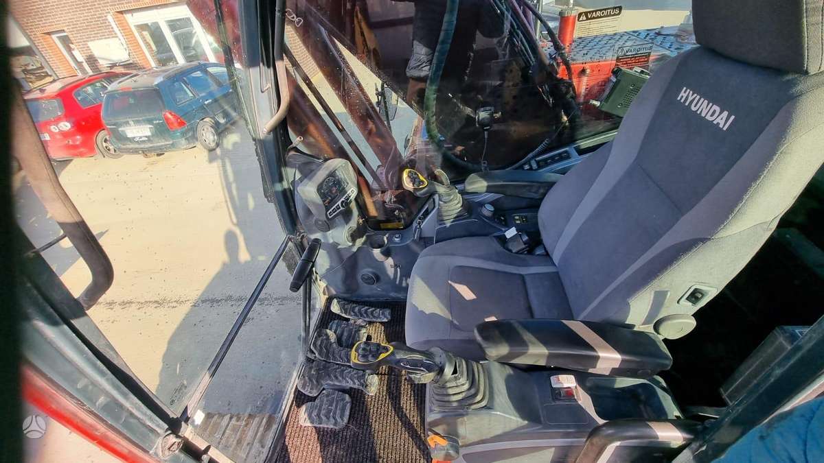 Hyundai Robex 220 LC-9 A + Rototilt, экскаваторы