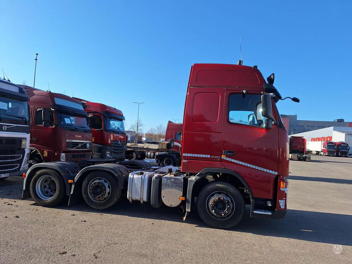 Volvo FH440, double sleeper