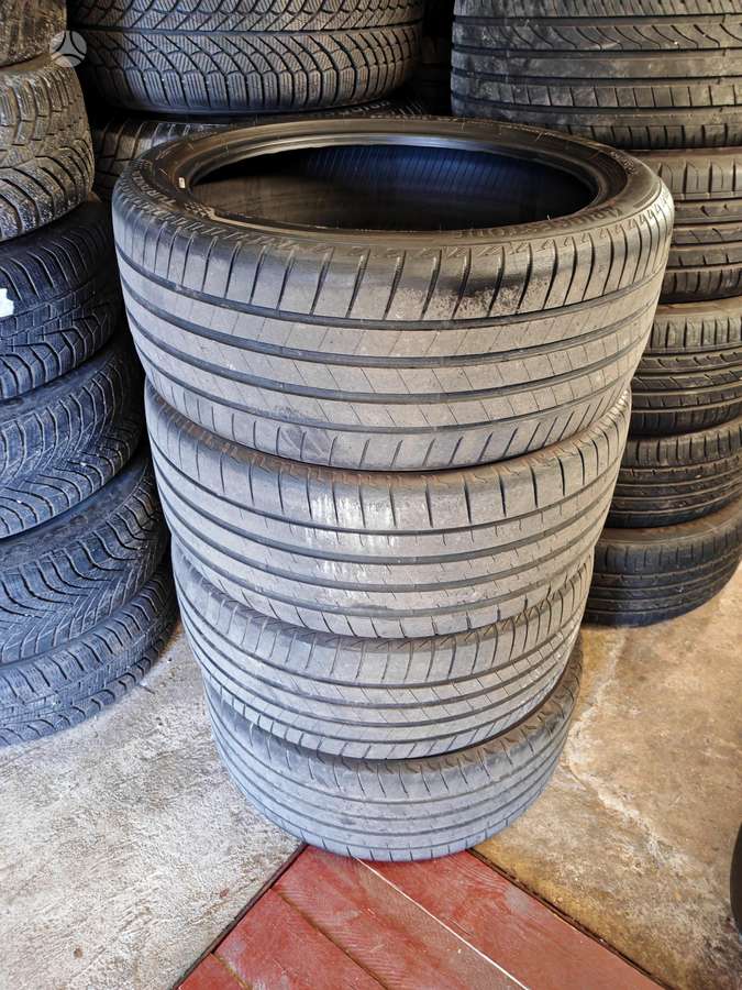Bridgestone, vasaras 245/40 R19