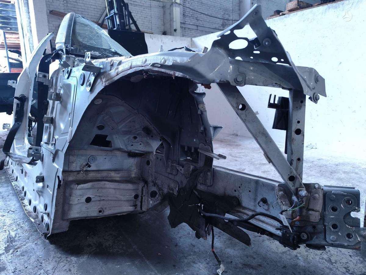 BMW i4 hood (front, rear)