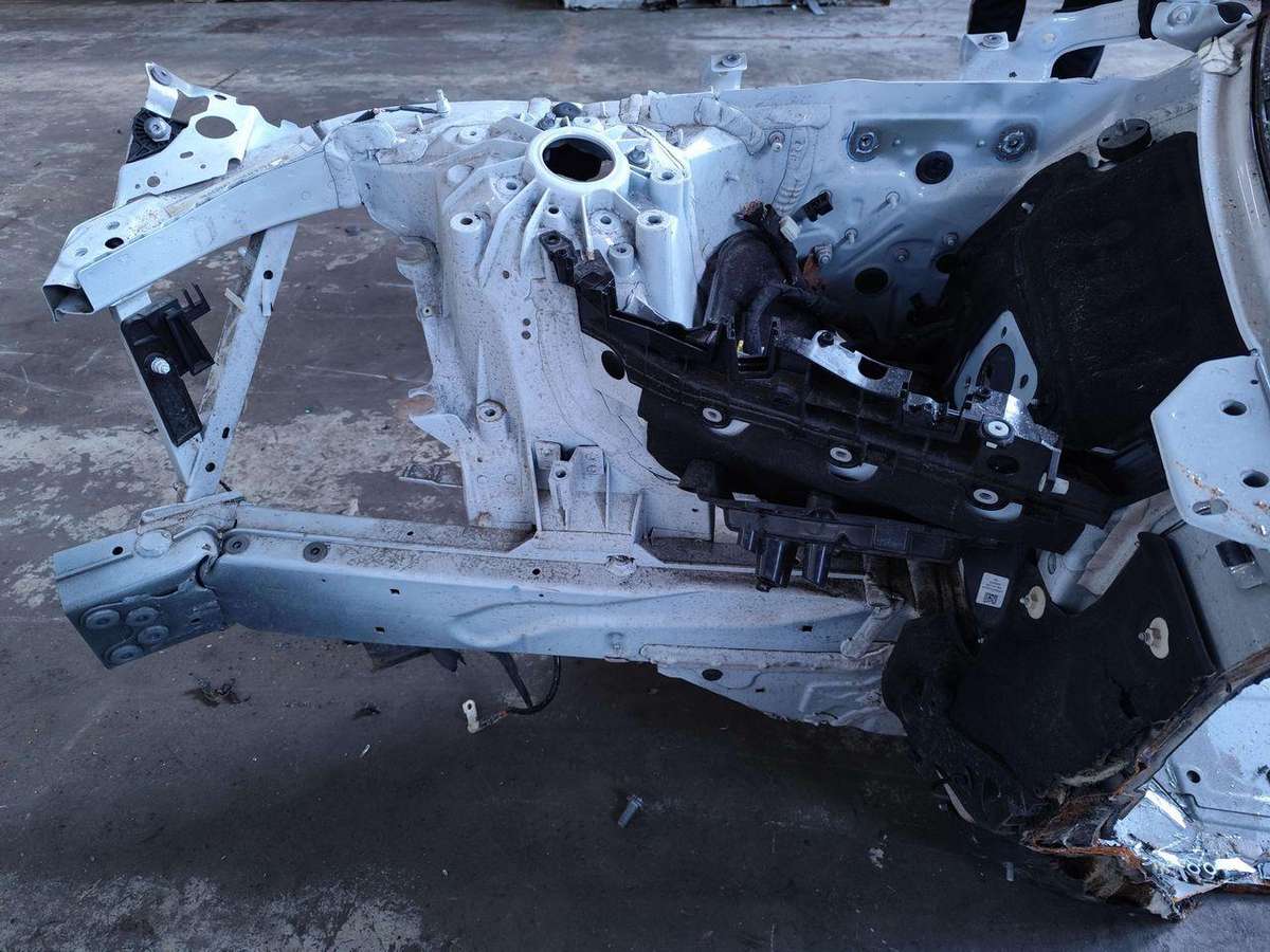 BMW i4 hood (front, rear)