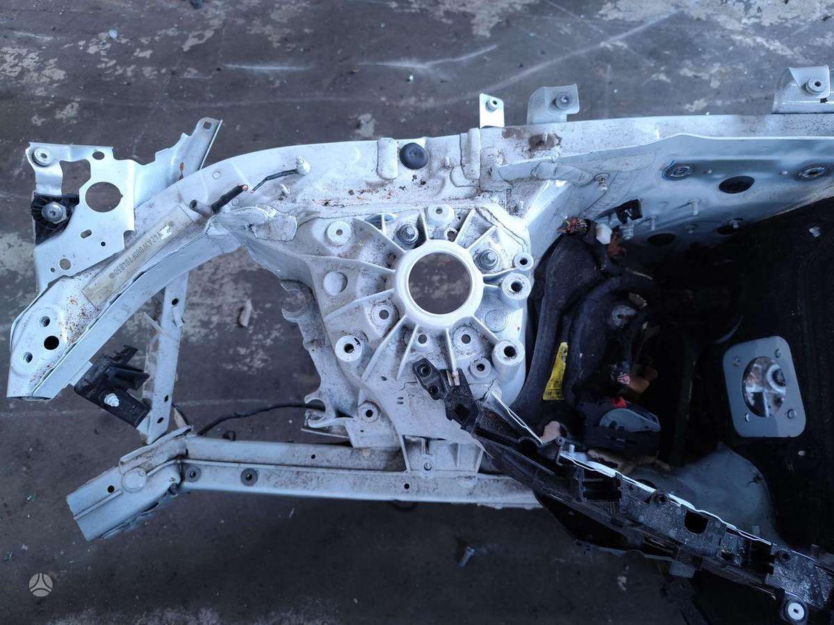 BMW i4 hood (front, rear)