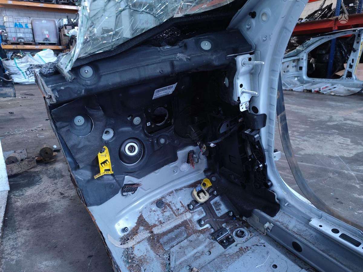 BMW i4 hood (front, rear)