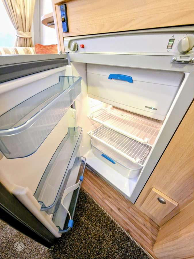 -Kita- Elddis Xplore 302, caravans