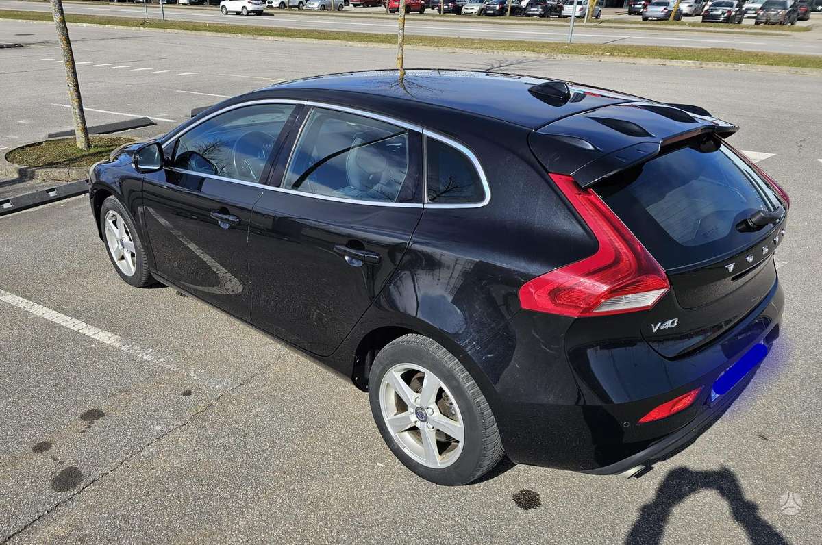 Volvo V40, 2.0 l., hatchback