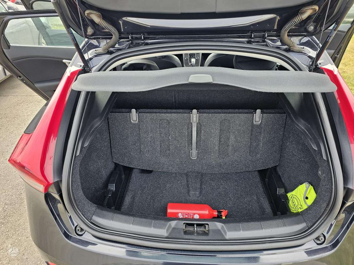 Volvo V40, 2.0 l., Хэтчбек