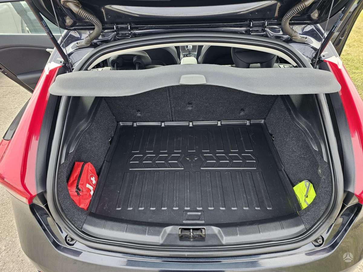 Volvo V40, 2.0 l., hatchback