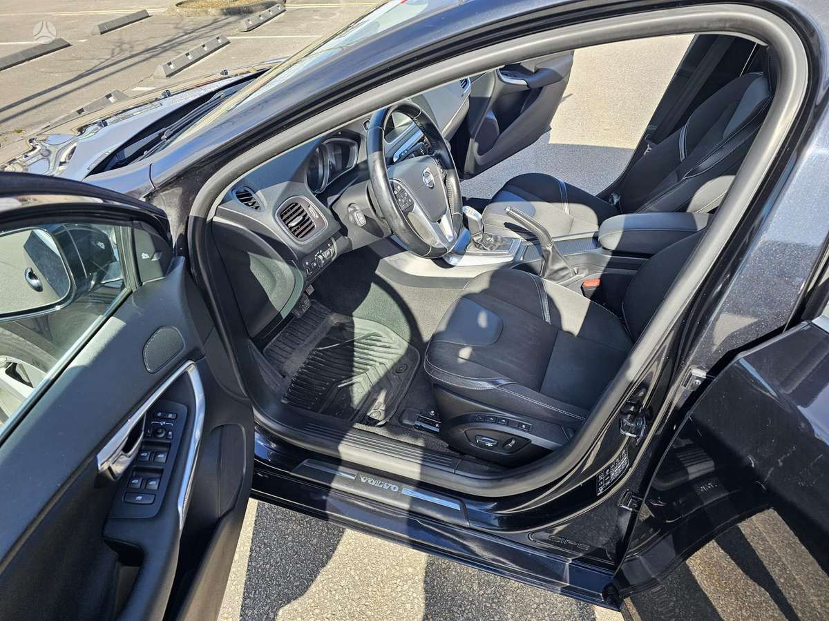 Volvo V40, 2.0 l., hatchback